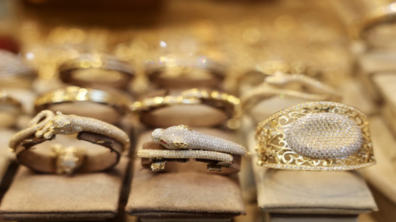 تطورات سعر الذهب عيار 21 في السوق المحلية عند 96.5 ديناراً